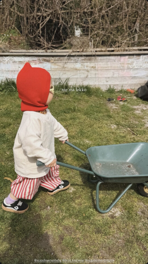 taczka do zabawy w ogrodzie